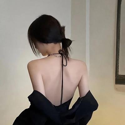 盛开的樱花林下